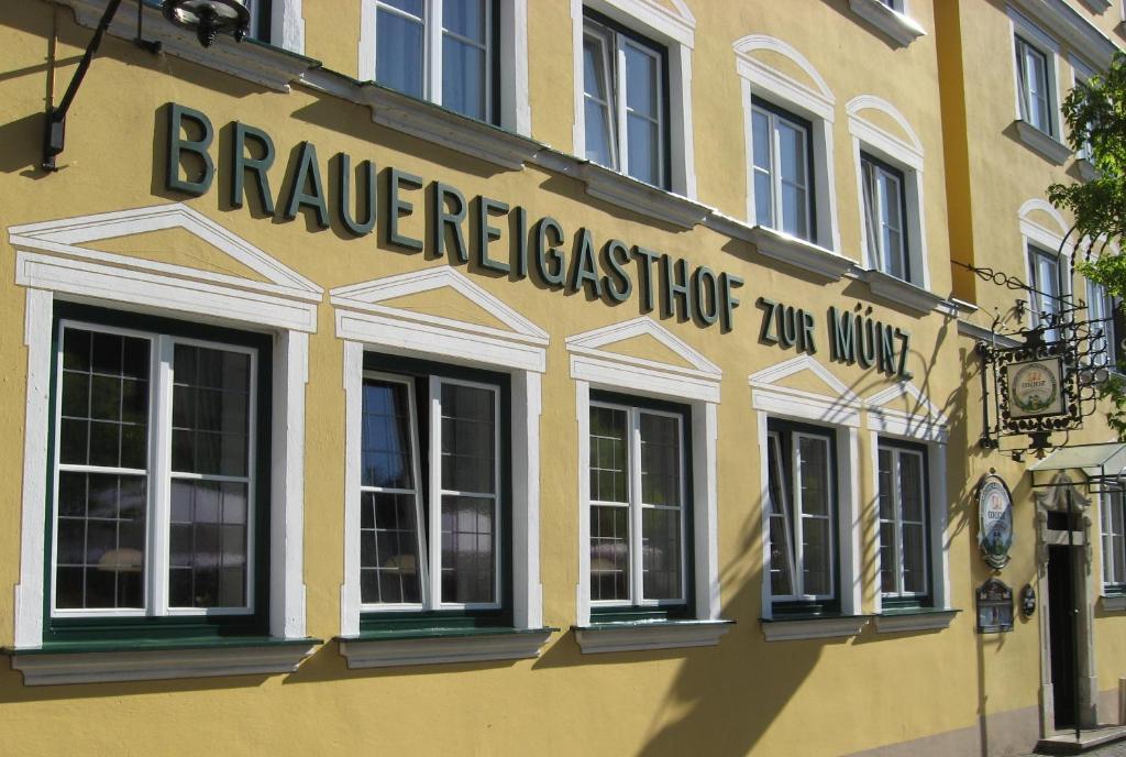 Hotel Brauereigasthof Zur Muenz Seit 1586 Günzburg Esterno foto